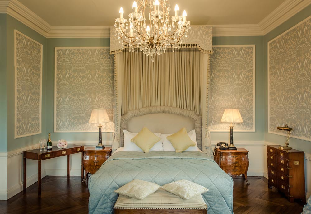 The-Gloss-Magazine-Staycations-Tulfarris-Hotel-&-Golf-Resort-Manor-House-bedroom