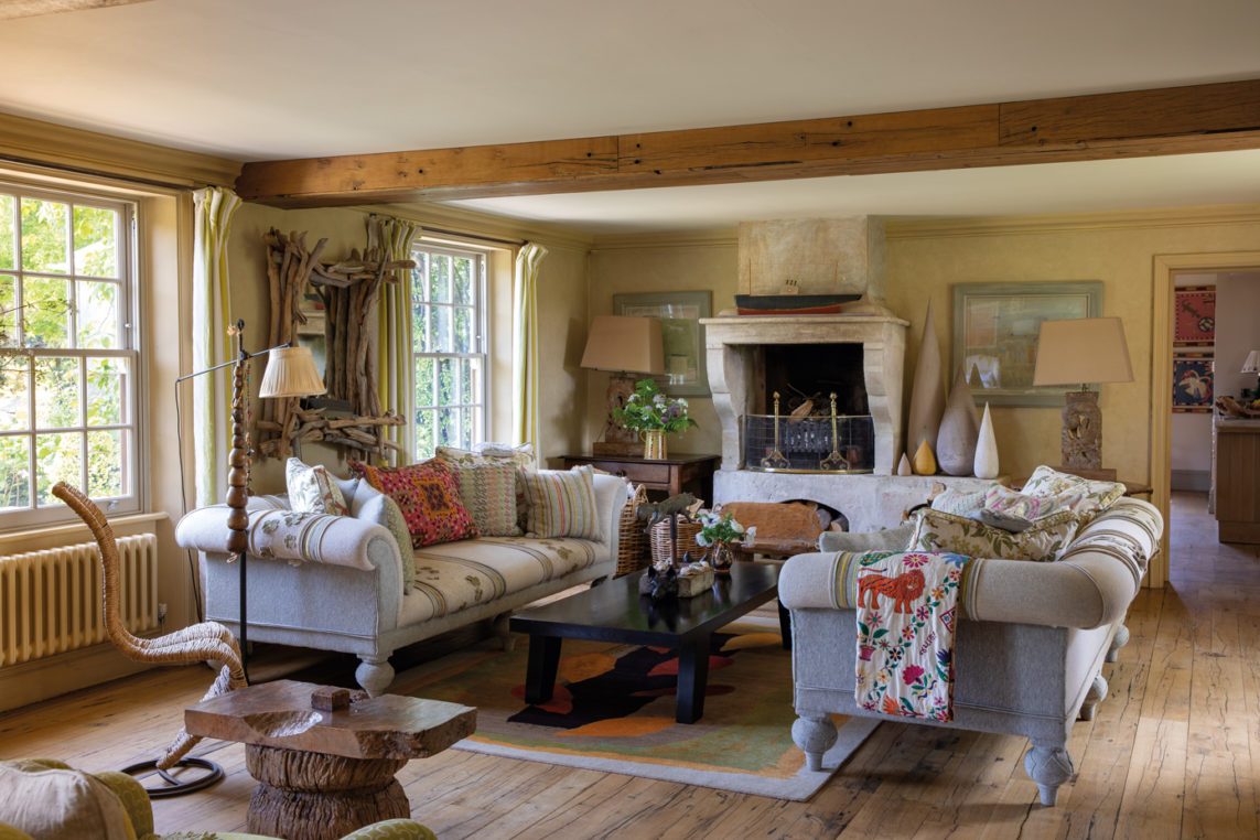 At Home With Interior Designer Kit Kemp and Her King Charles Spaniels ...