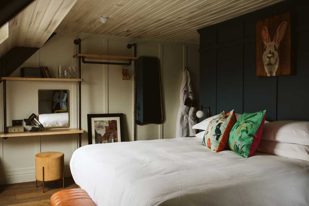 The-GLoss-Magazine-New-Hotels-The-Rabbit-Guestroom-(1)