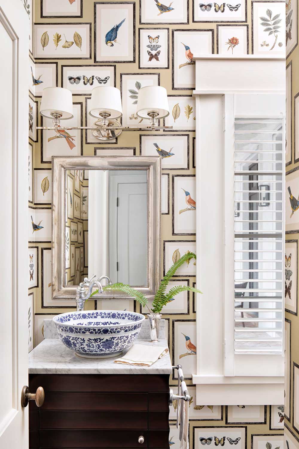 The-Gloss-Magazine-Interiors-Powder-Room-2