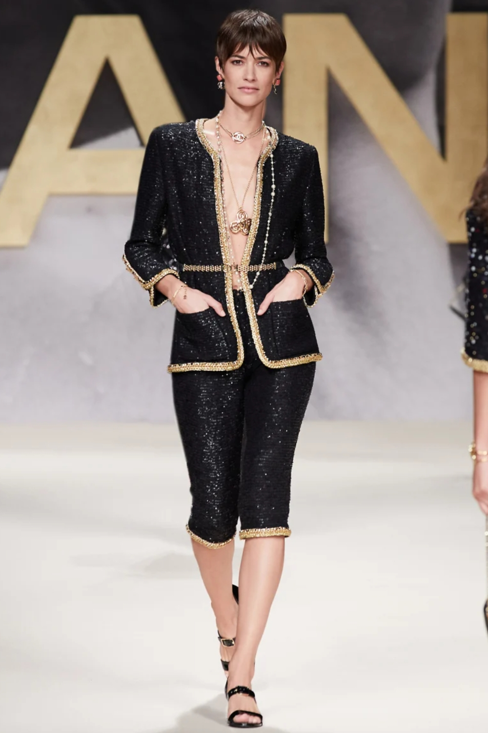 The Gloss Magazine-Chanel-spring-2022-show-5
