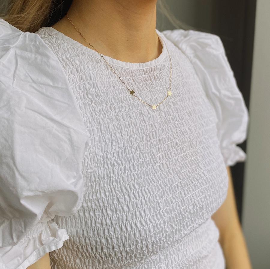9kt gold pendant lifestyle