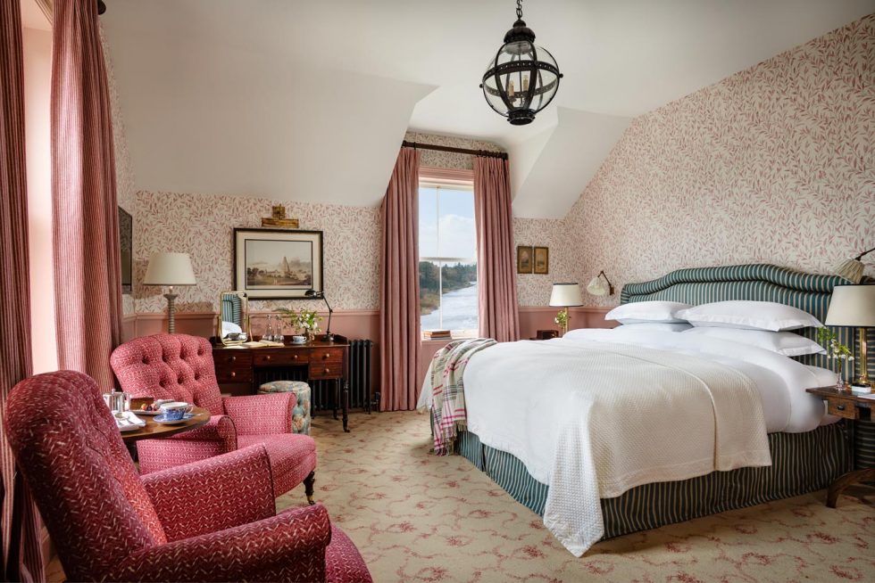 The-Gloss-Magazine-Staycations-Ballynahinch-Castle-featured-980x654