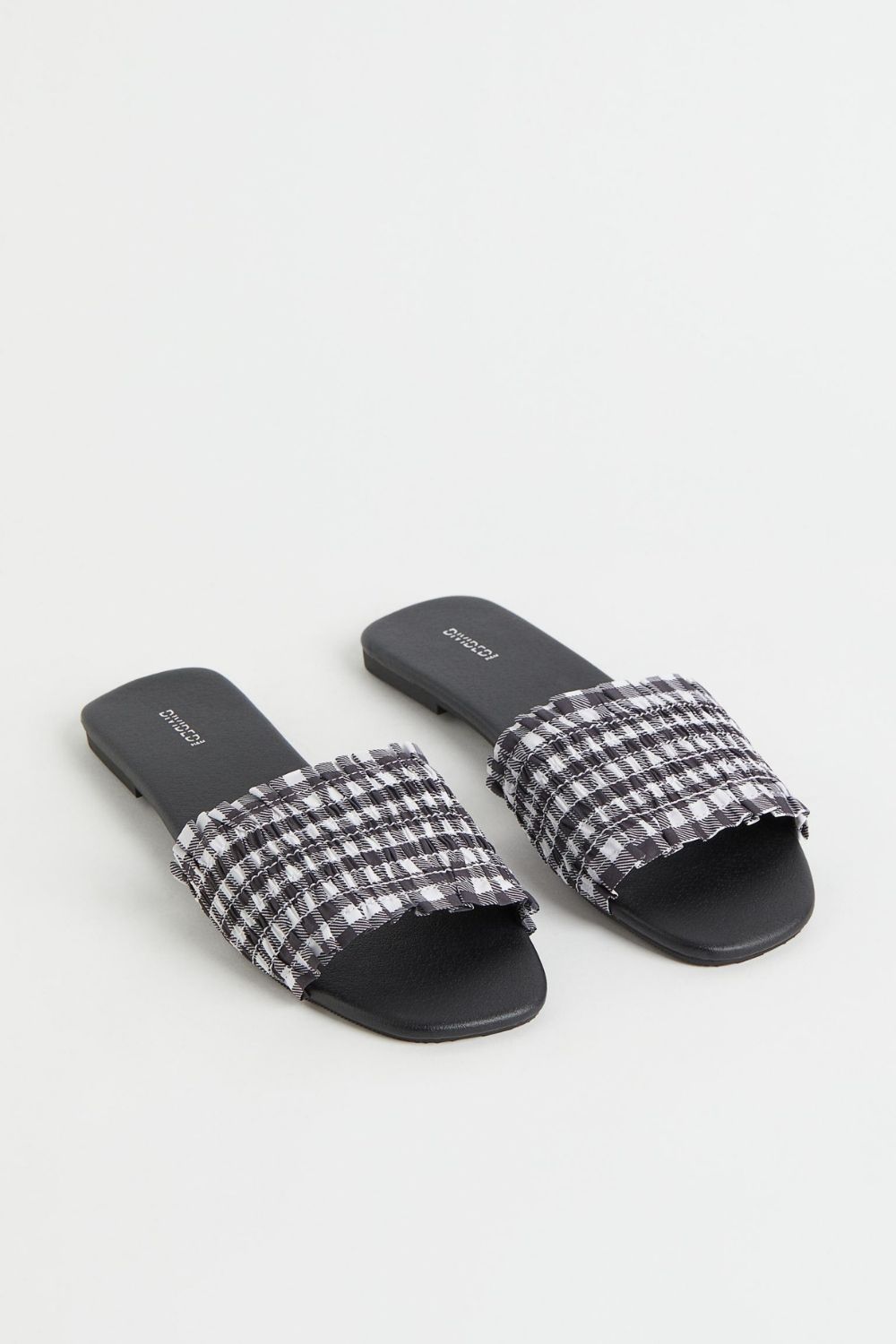 The-Gloss-Magazine-best-gingham-pieces-to-buy-for-summer-16