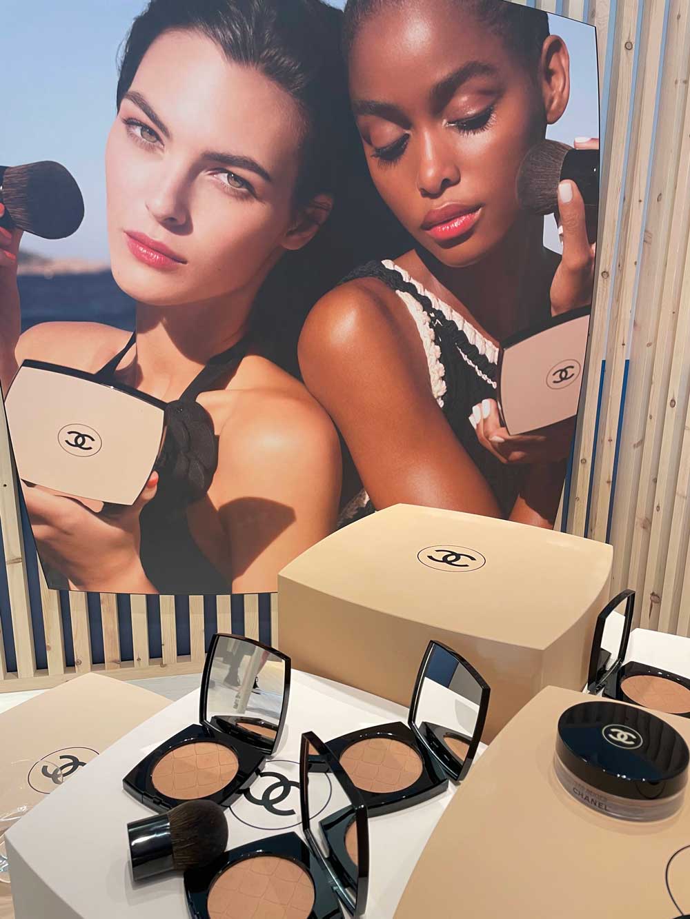 Chanel Les Beiges 2022 Summer of Glow, Oversize Powder, Oversize Kabuki  Brush