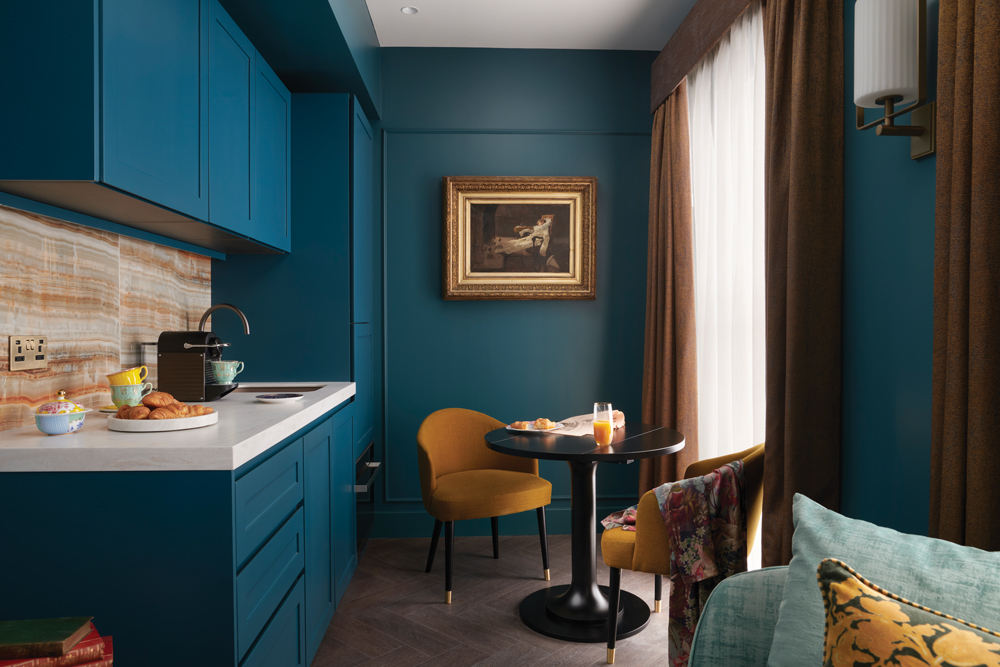 TheOtherHouse_ClubFlat_ClubTown_Blue_Room_Kitchen_Jack_Hardy_2021_Landscape