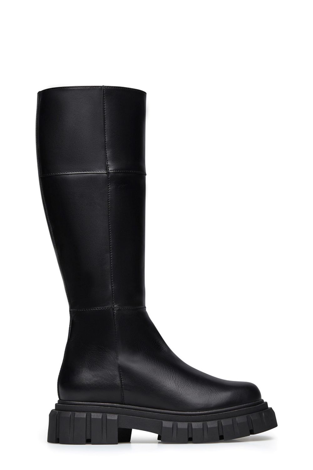 The-Gloss-Magazine-five-black-pieces-we-will-always-wear-5