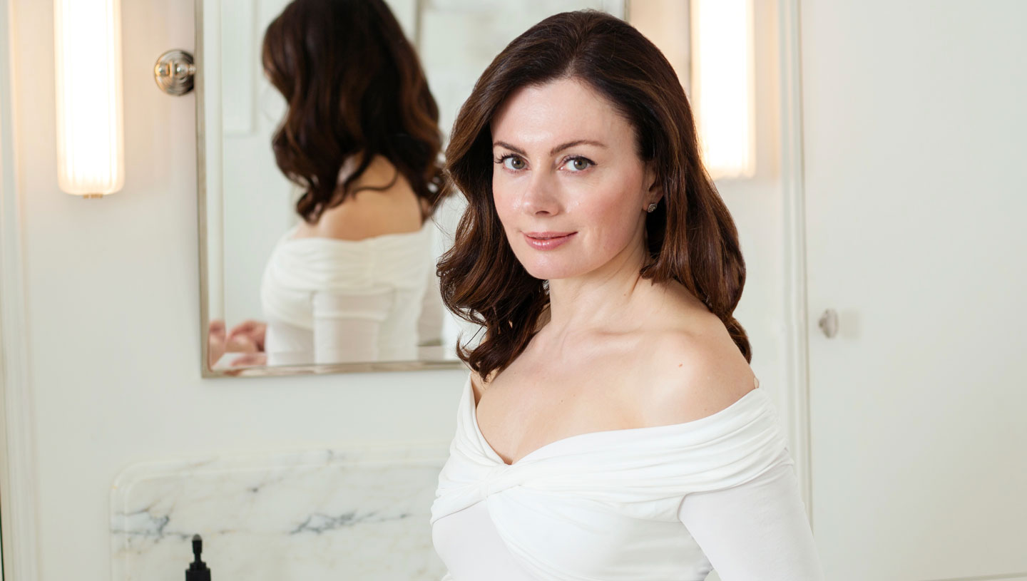 Wat staat er op mijn beautyplank: Dr. Sam Bunting, dermatoloog, deelt haar essentiële zaken - The Gloss Magazine