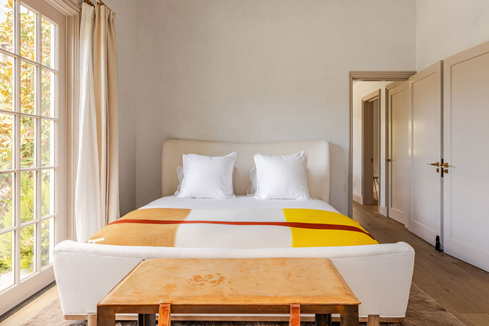 Gwyneth-Paltrow-Montecito-Guesthouse-Bedroom---Credit_-Stephen-Paul
