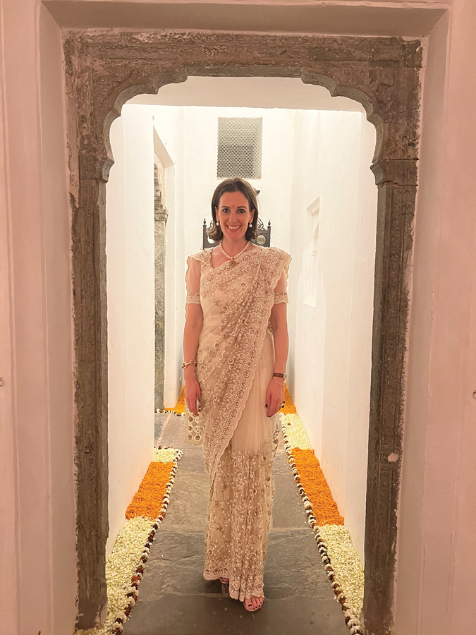 Indian-summer---Elizabeth-morrison-in-sari