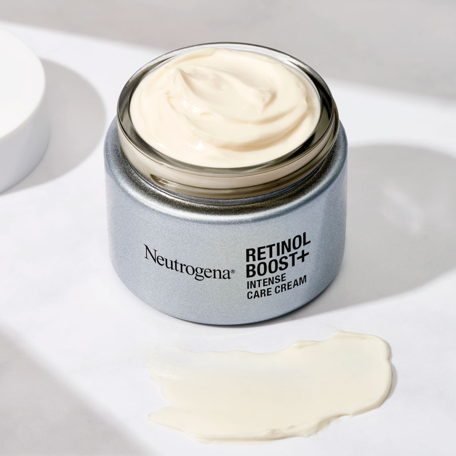 J034_Retinol_Textures_07_Intense_Care_Cream_Lifestyle_1259_HR