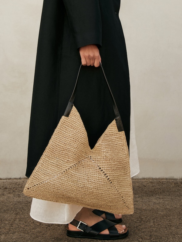  Raffia flat shopper bag with leather handle €149 Massimo Dutti