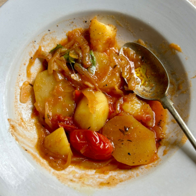 An Easy And Delicious One-Pot Onions, Potatoes and Tomatoes