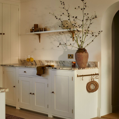 8 Cream Kitchens That Create A Warm and Welcoming Space