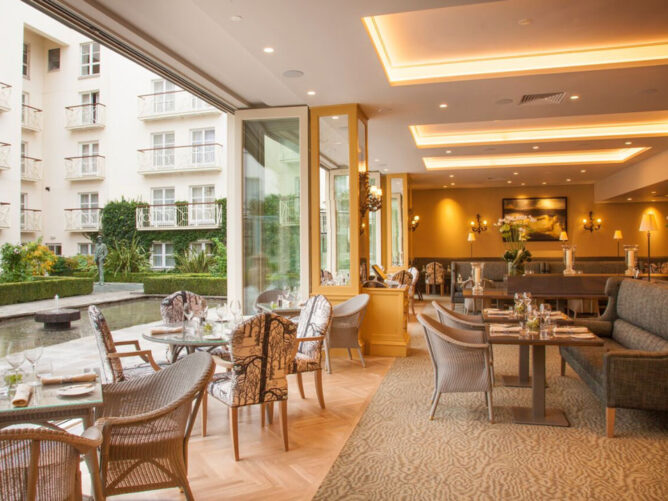 picture of Merrion Hotel restaurant with window doors open to a courtyard