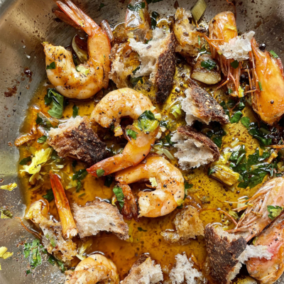 A Delicious Recipe For Garlic Prawns and Bread in A Pan