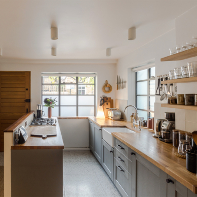 Practical and Pretty Design Ideas For A Narrow Kitchen