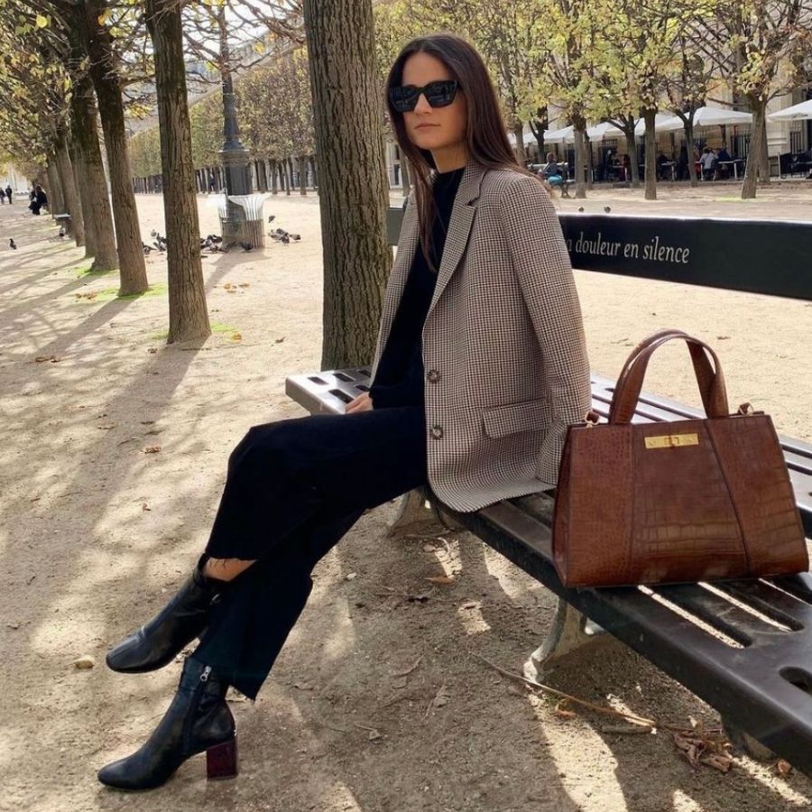 We've Noticed Women In Paris Always Wear These 5 Classic Pieces For Autumn