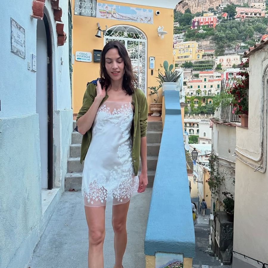 10 Gorgeous Holiday Outfits To Inspire Your Sunshine Look