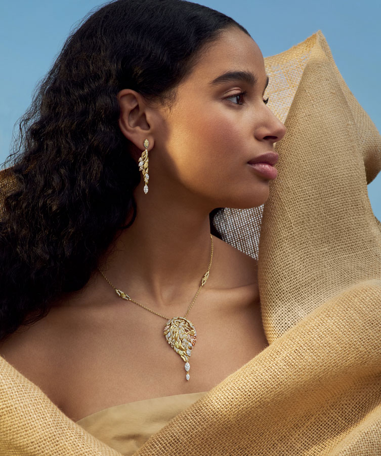 Boodles-Lion-pendant-and-earrings