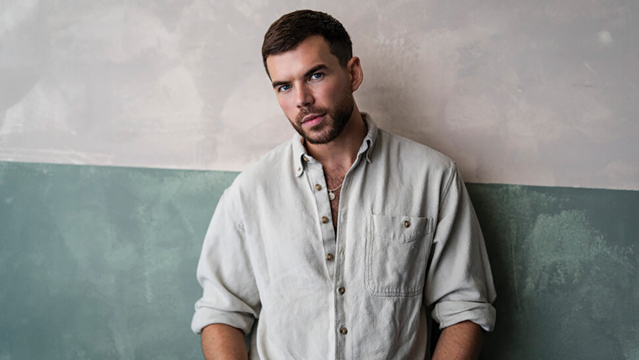 Bridgerton's-Luke-Newton-will-play-designer-Lee-Alexander-McQueen-Photographer-Credit_-YellowBellyPhoto