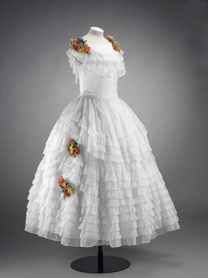 Dress,-'robe-de-style',-white-organza-with-artificial-flowers,--France-©-Victoria-and-Albert-Museum,-London