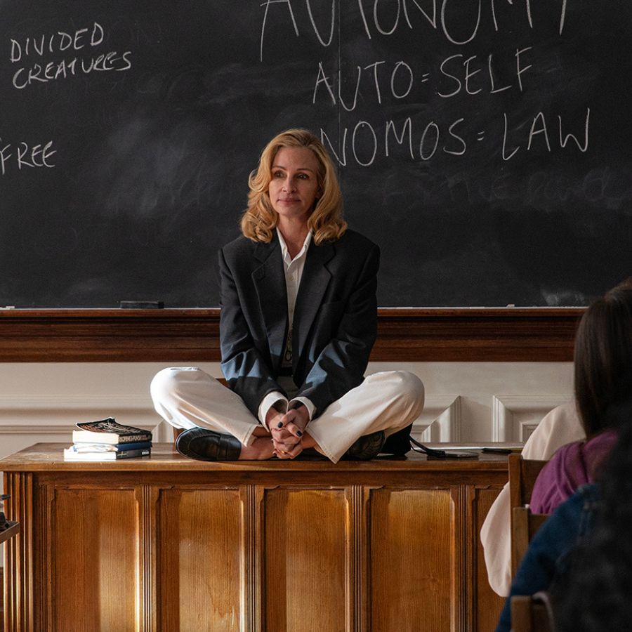 Julia Roberts' Wardrobe In 'After The Hunt' Is All About Luxe Staples