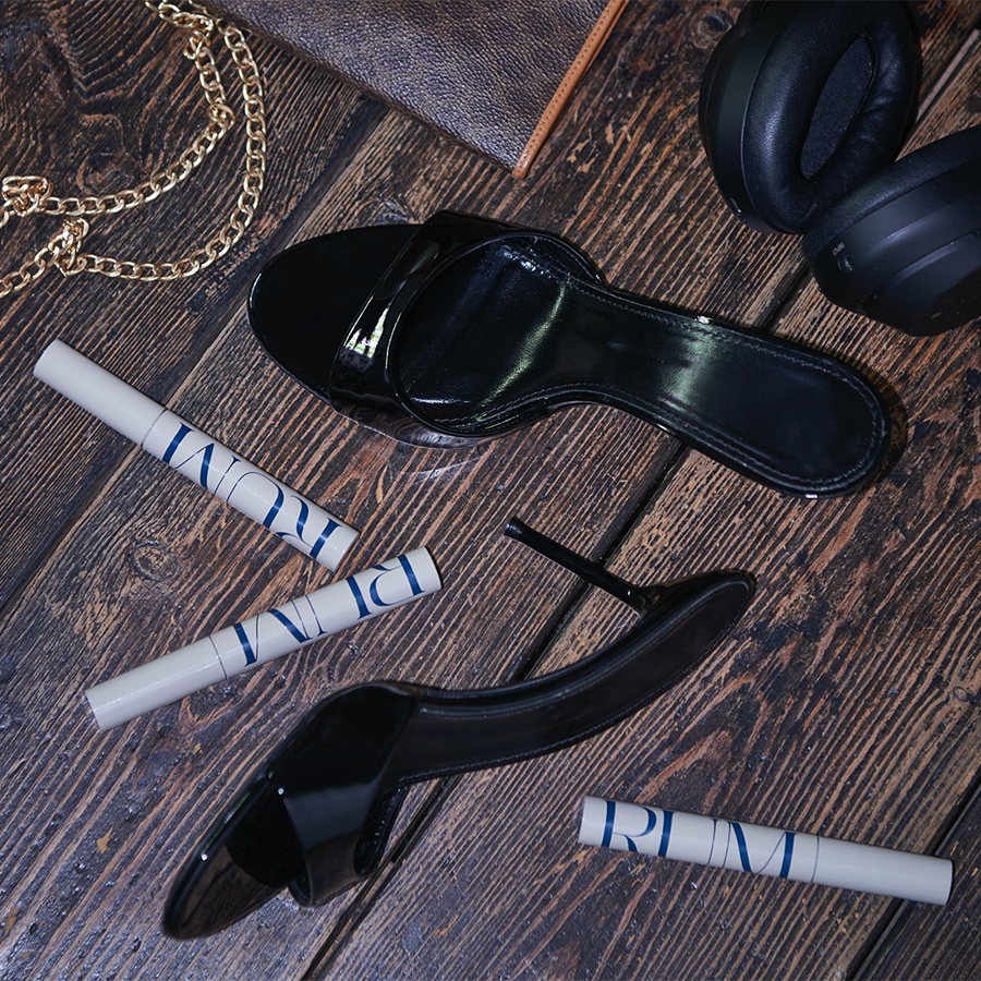 Cool Girls Are Swapping Black Mascara For Denim-Blue