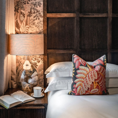 10 Glossy Ideas For A Bookish Break