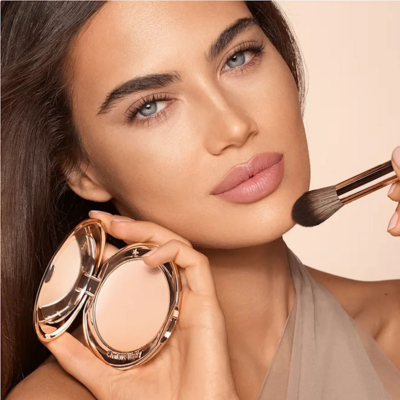 A Flawless New Blur Powder To Add To Your Beauty Bag